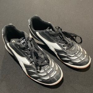 Size 5 Diadora turf shoes